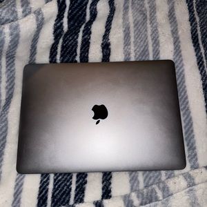 MacBook Air, Retina, 13-Inch, 2020. macOS Ventura. Touch ID

In great condition.